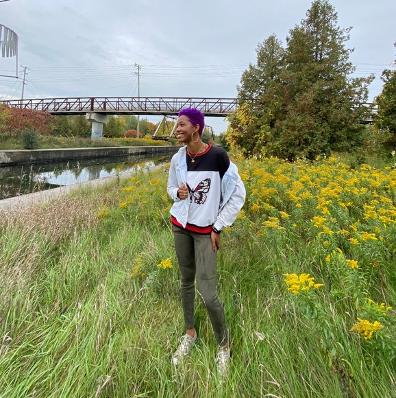 Meet your Posher, Johnetté - Picture 1 of 2